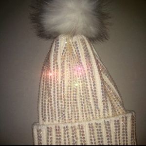 $120 Bling!!! ADRIENNE LANDAU Rhinestone Knit Hat. Faux Fox Fur!! Beautiful!!